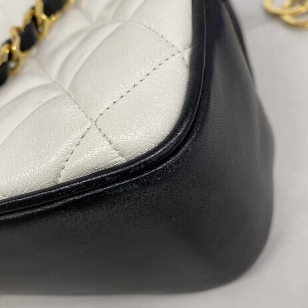 CHANEL Black Lambskin Leather Shoulder Bag - Picture 6 of 11